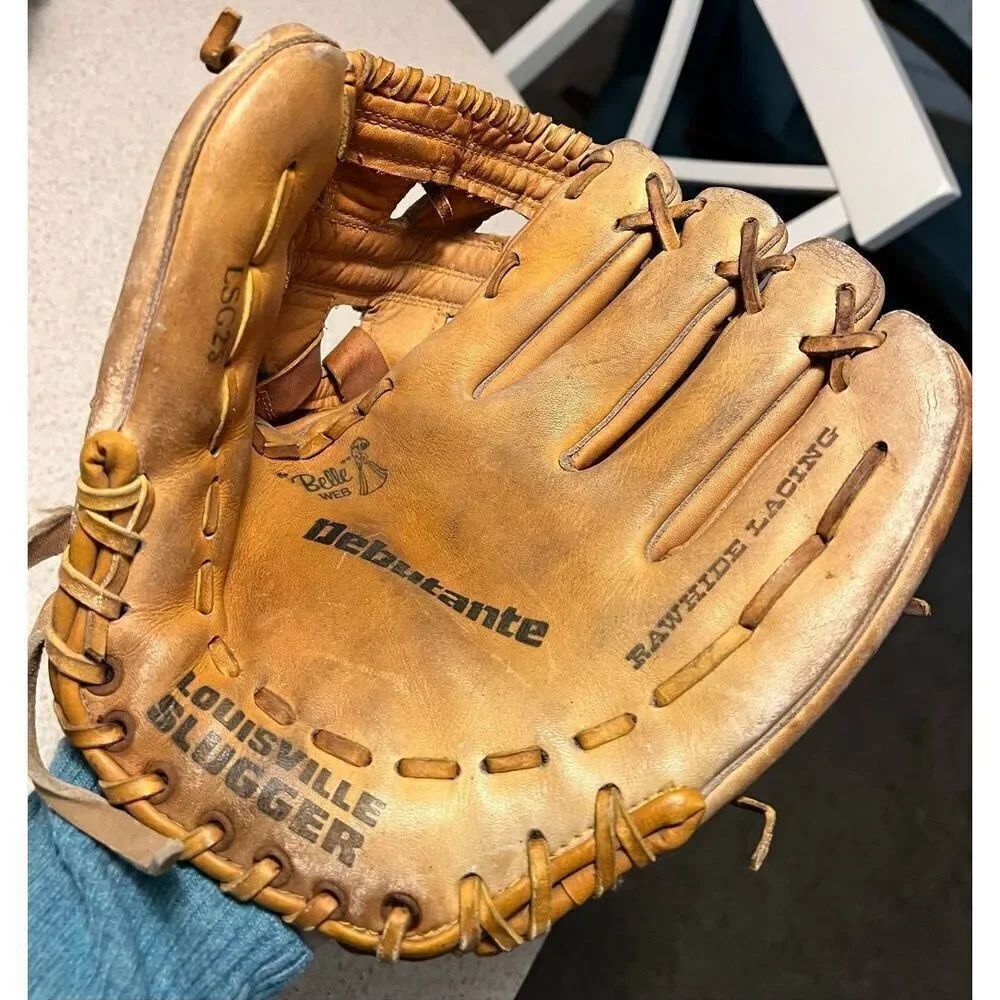 Vintage Louisville Slugger Debutante 10” Baseball Glove Mitt RH Thrower